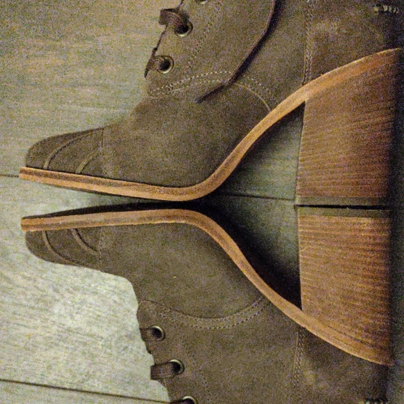 UGG "JAXON " #1095058 Heeled Ankle Boots - Picture 9 of 14